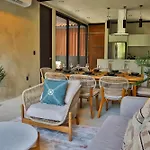 Quiet 4Br Townhouse With Private Pool, Roof, Patio