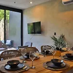 Quiet 4Br Townhouse With Private Pool, Roof, Patio