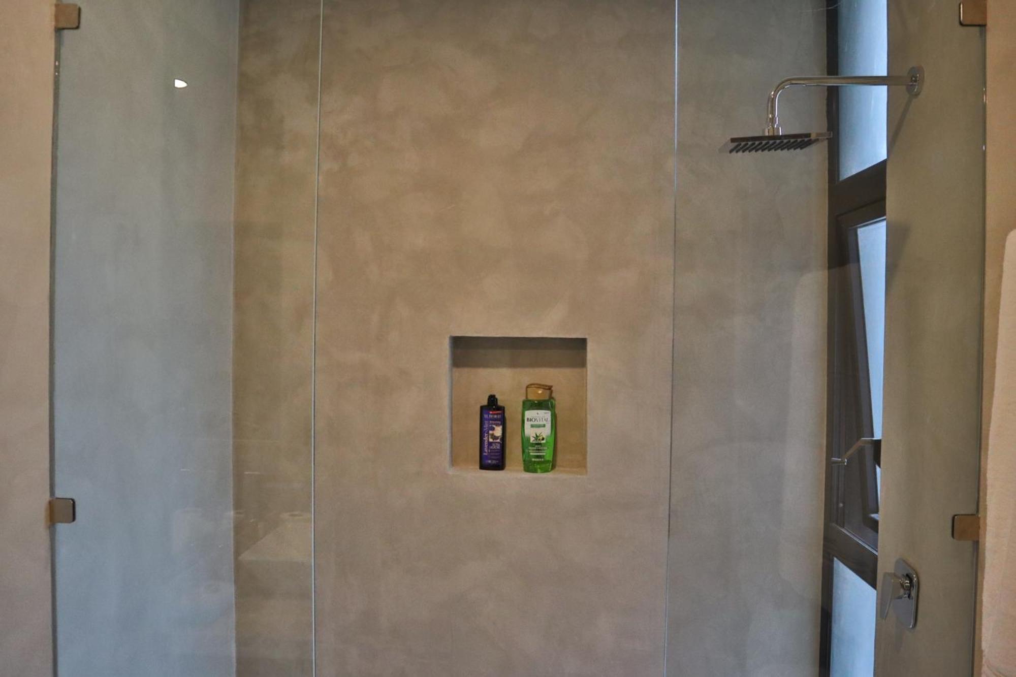 Quiet 4br Townhouse With Private Pool, Roof, Patio